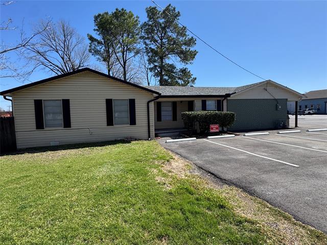 Building Photo - 304 Burgett St