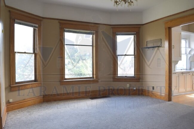 Building Photo - 358 N 5th St