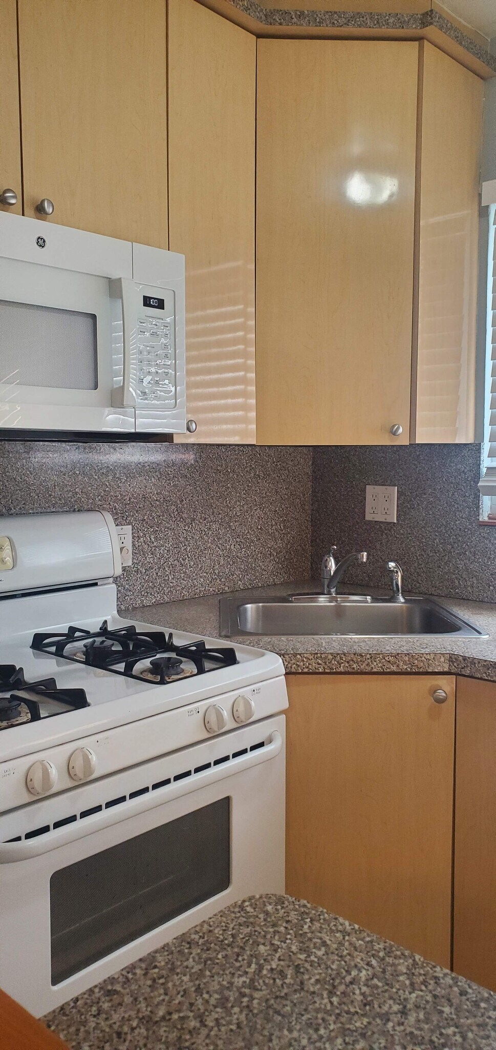Kitchen - 19638 Pompeii Ave