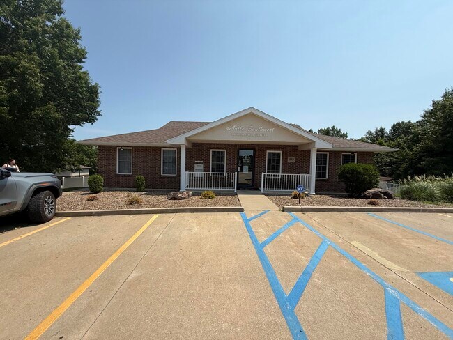 Building Photo - 919 Southwest Blvd