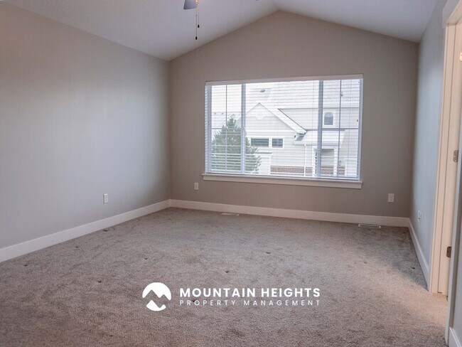 Building Photo - 824 Newfield Dr