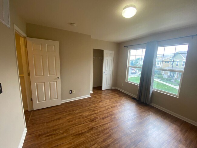 Building Photo - Beautiful 2 Bedroom 2 1/2 Bath Townhome in...