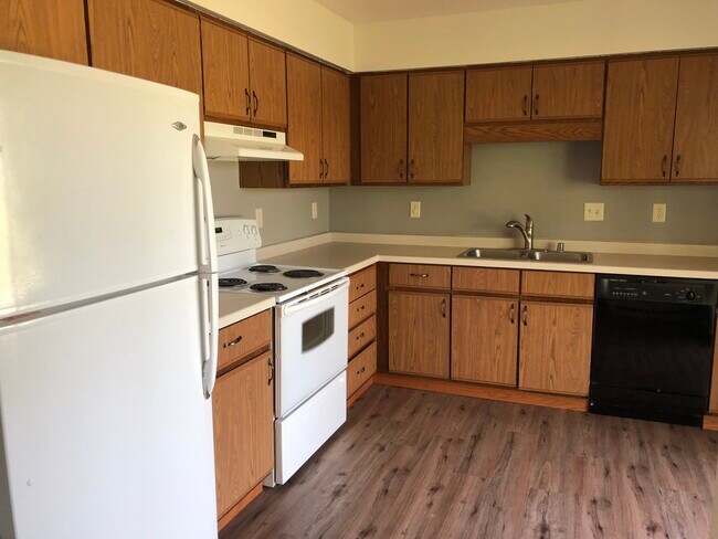 Building Photo - 530 Bluebird Ct