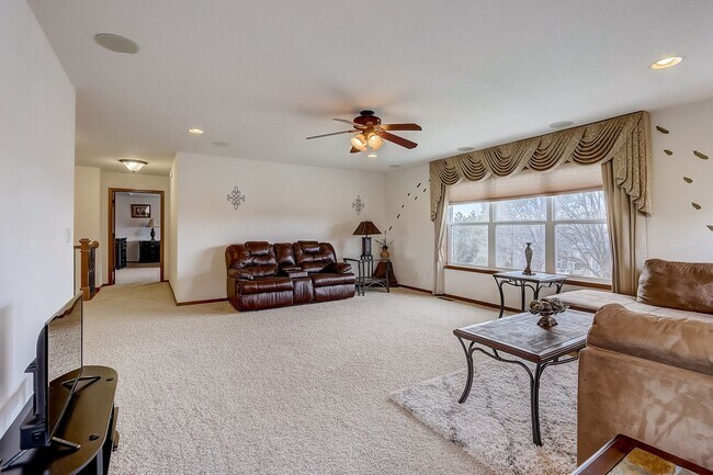 Building Photo - Grand 5 bed 4.5 bath Maple Grove Home w/ 3-Car Garage! Fully Furnished