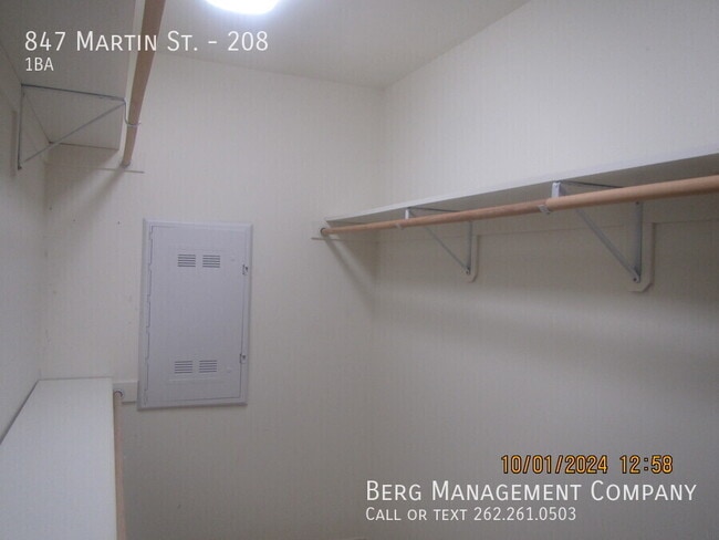 Building Photo - 847 Martin St
