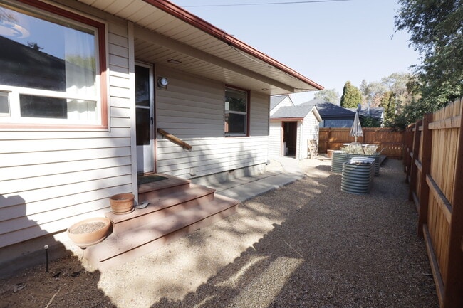 Building Photo - Charming 2 Bed / 1 Bath Home in Redmond!
