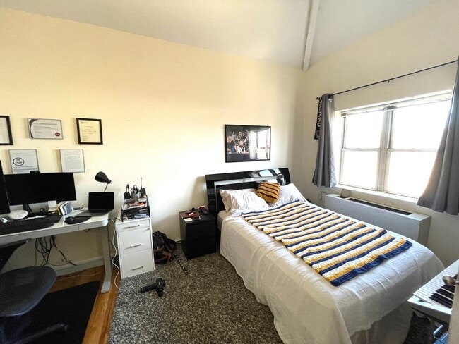 Building Photo - 450 7th St