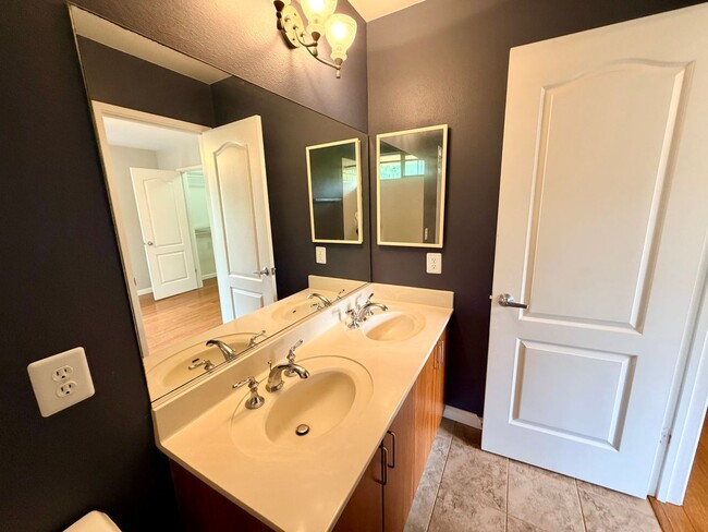 Building Photo - Spacious 3-Bedroom Townhome in Nohona at Mililani Mauka Available Now!