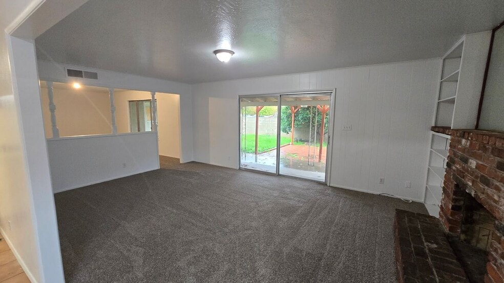 Building Photo - 4184 N Briarwood Ave