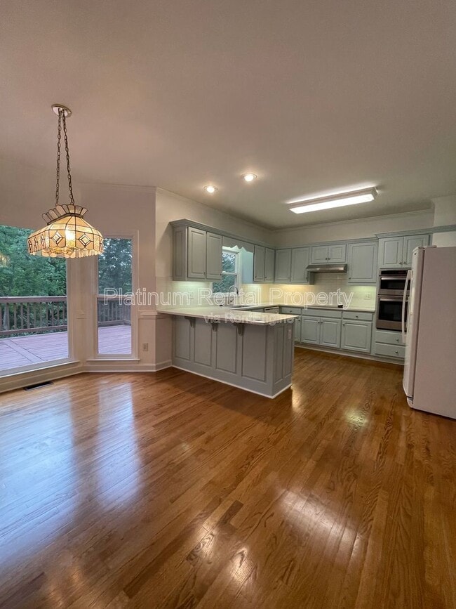 Building Photo - 870 Ingleside Dr