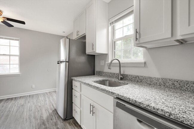 Building Photo - Two bedroom bath and half Townhome