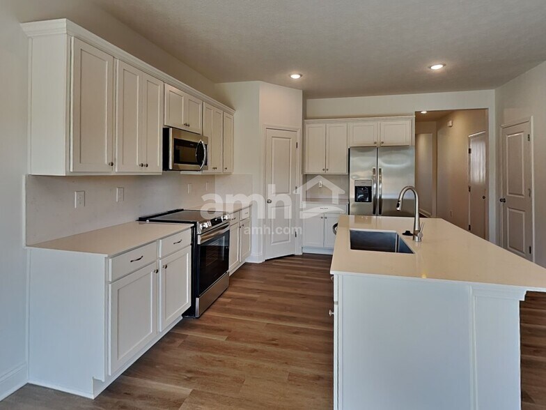 Building Photo - 9181 Henley Ave
