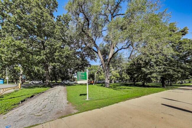 Building Photo - 2745 W Le Moyne St