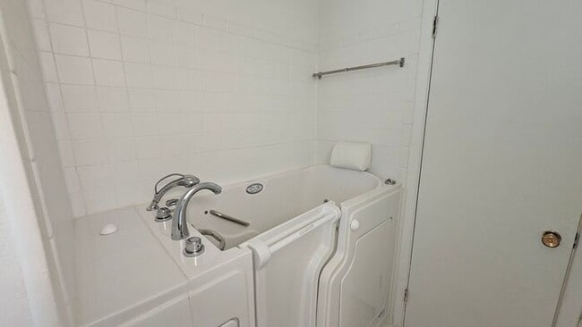 Building Photo - Beuatiful Lawndale Home - 3br 2ba