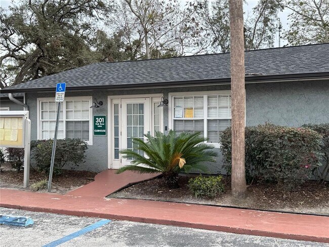 Building Photo - 307 Oak Rose Ln