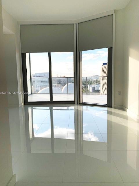 Building Photo - 851 NE 1st Ave