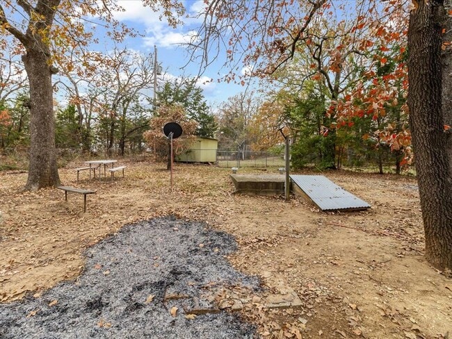 Building Photo - 2131 Sioux Dr