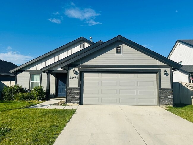Primary Photo - Beautiful Modern Home! Built Just 4 Years ...