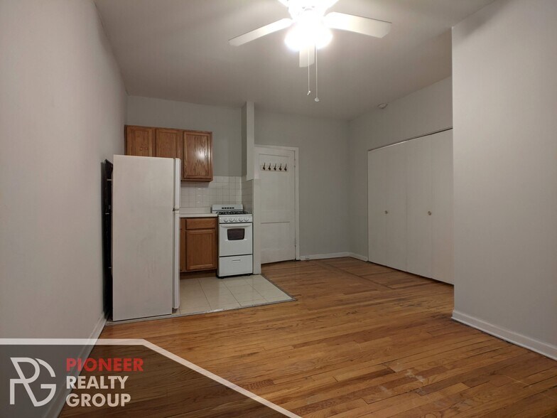 Building Photo - 1044 W George St