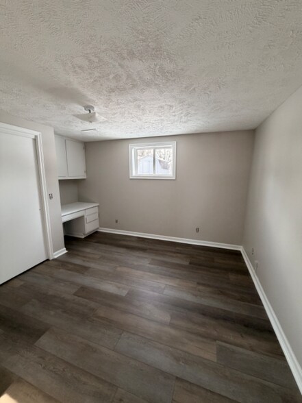 Building Photo - 221 E Glenmore Dr