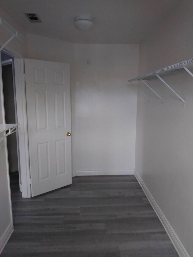 Building Photo - Spacious 3 Bedroom Moreno Valley Townhouse in Gated  Community!