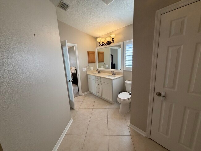 Building Photo - 4720 Decatur Cir