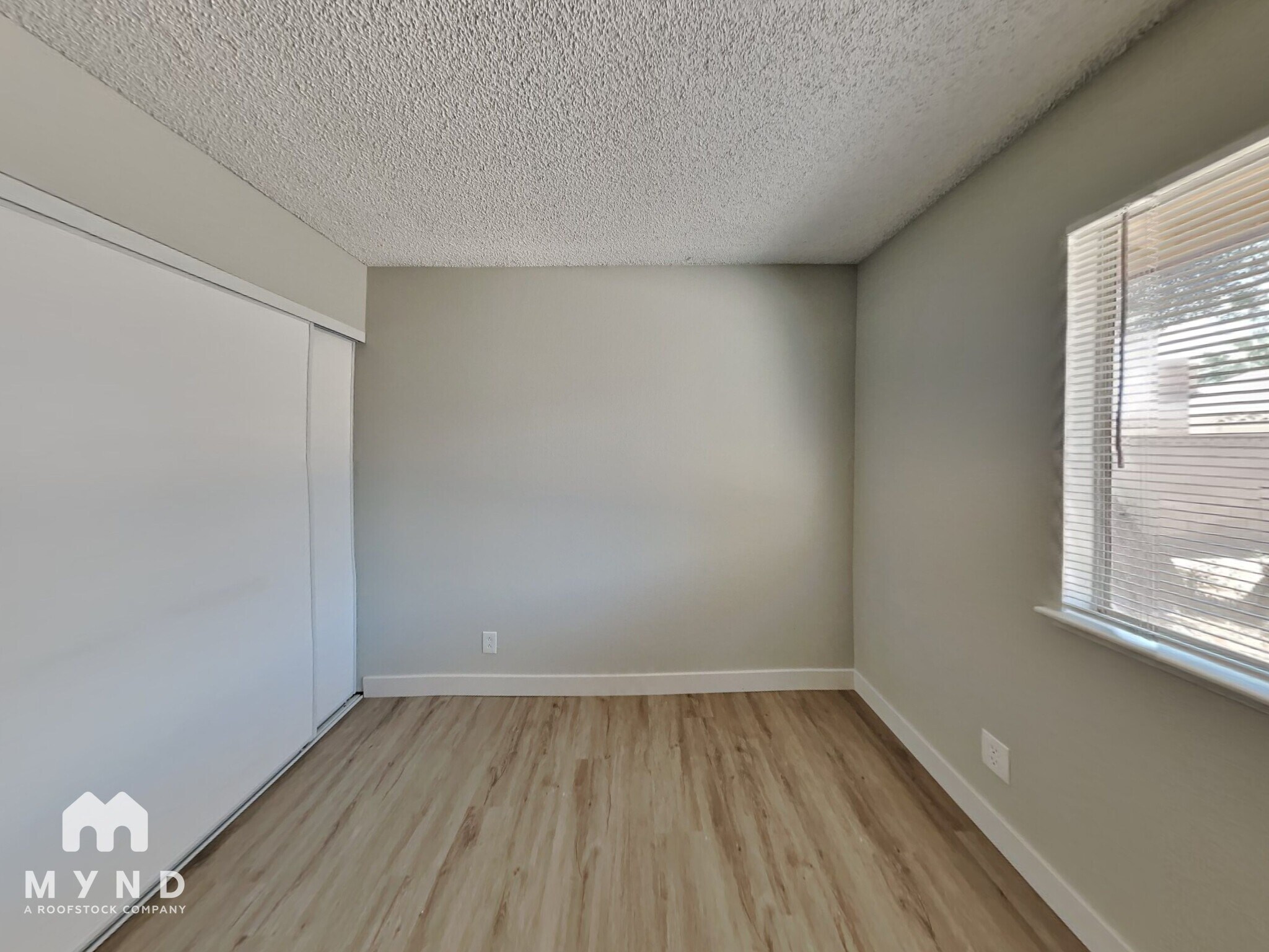 Building Photo - 5817 W Robin Ln