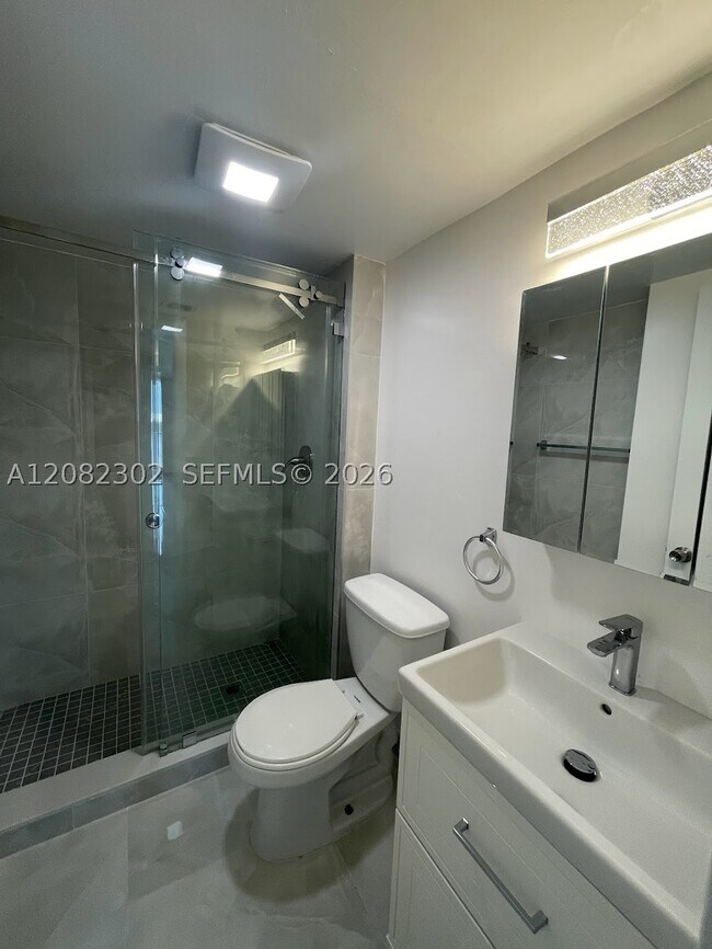 Building Photo - 1351 NE Miami Gardens Dr