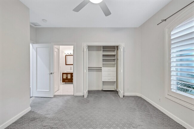 Building Photo - 12020 NW 62nd Ct