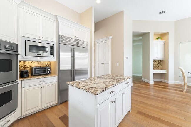 Building Photo - 16631 Chesapeake Bay Ct