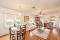 Building Photo - 208 Ella St