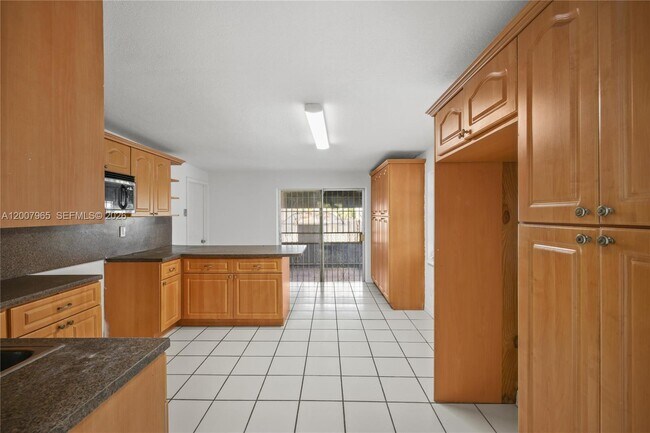 Building Photo - 3720 NW 20th Ct