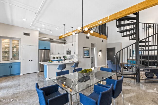 Building Photo - 914 E Osborn Rd