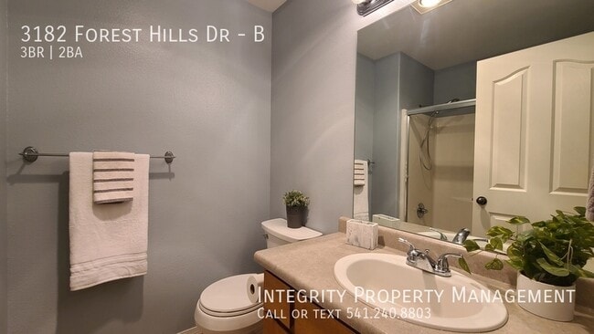 Building Photo - 3182 Forest Hills Dr
