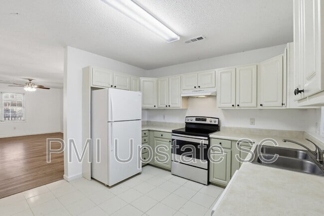 Building Photo - 110 Cypress Run