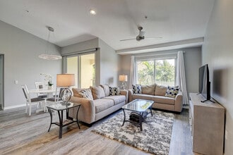 Building Photo - 1223 Villa Cir