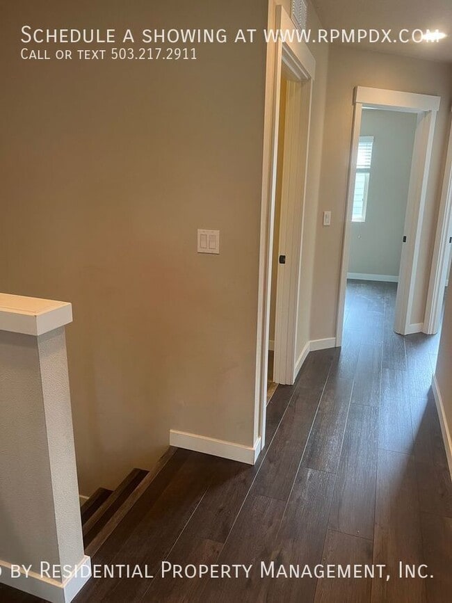 Building Photo - 14075 SW Compass Dr