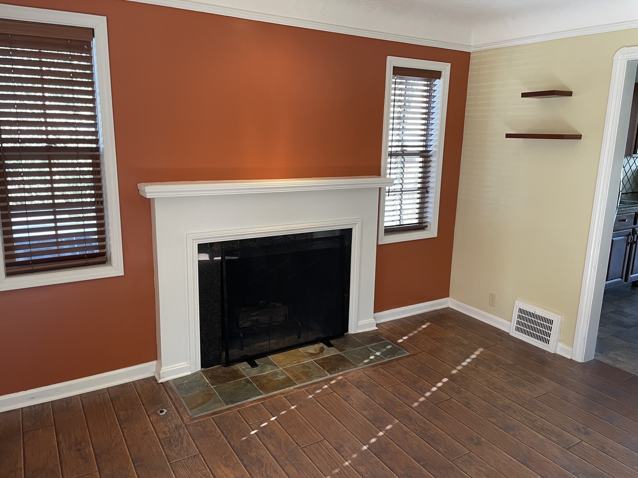 Family room - 28008 Sites Rd