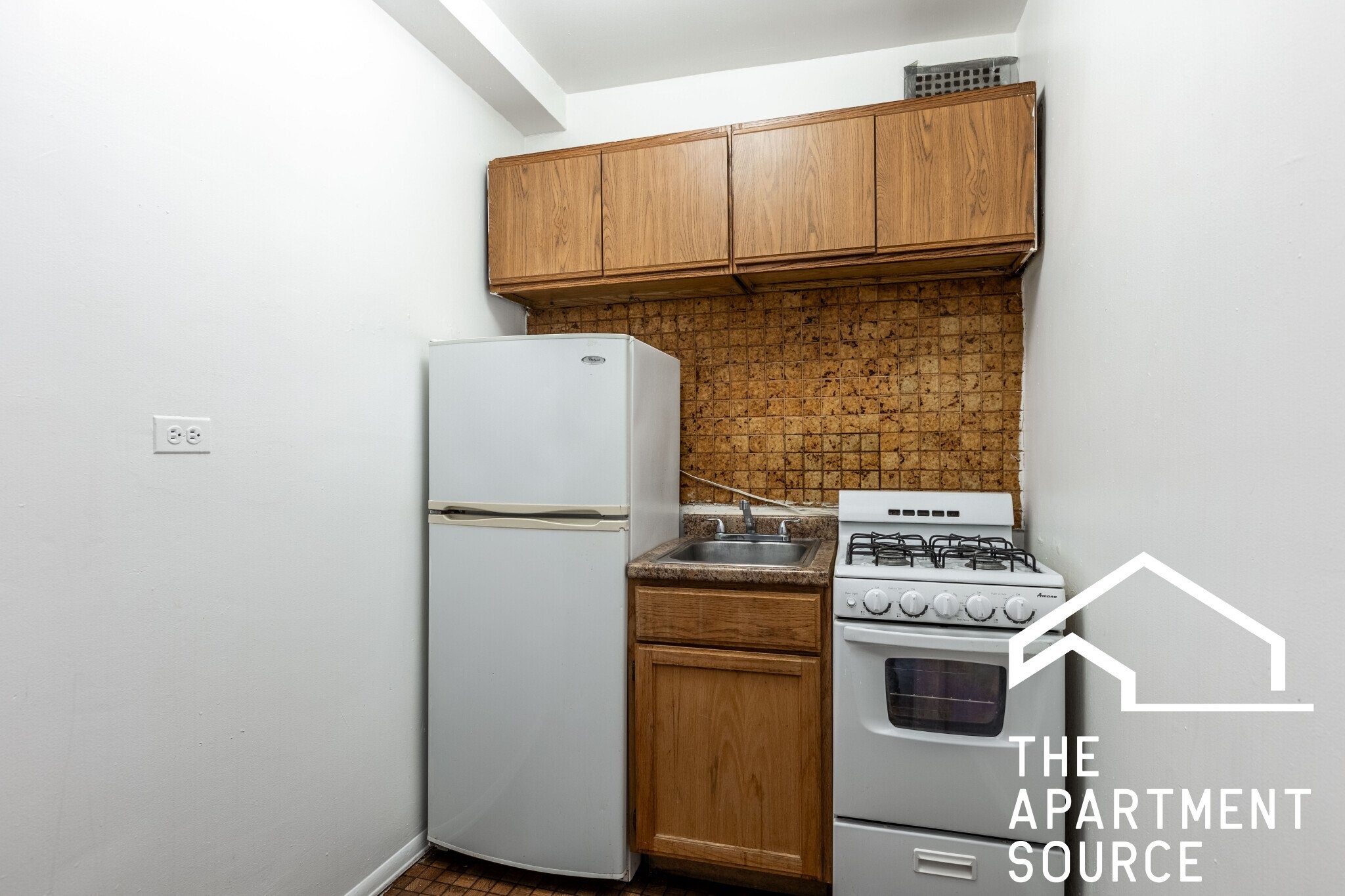 Building Photo - 739 W Belmont Ave