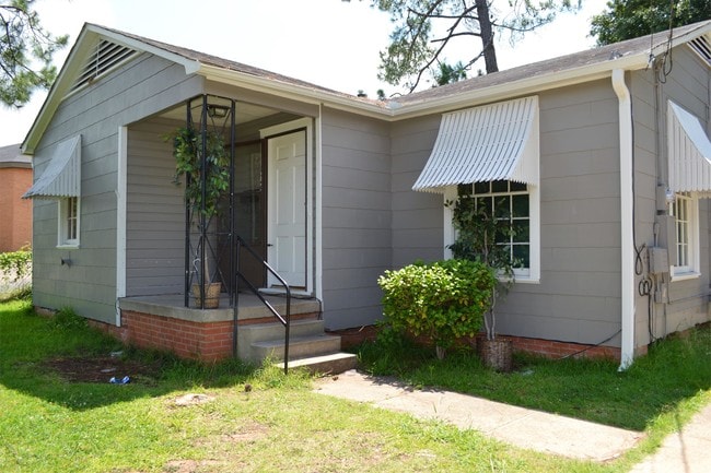 Building Photo - 432 Waller Ave