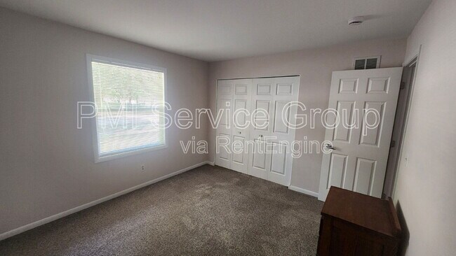 Building Photo - 229 Hickory St