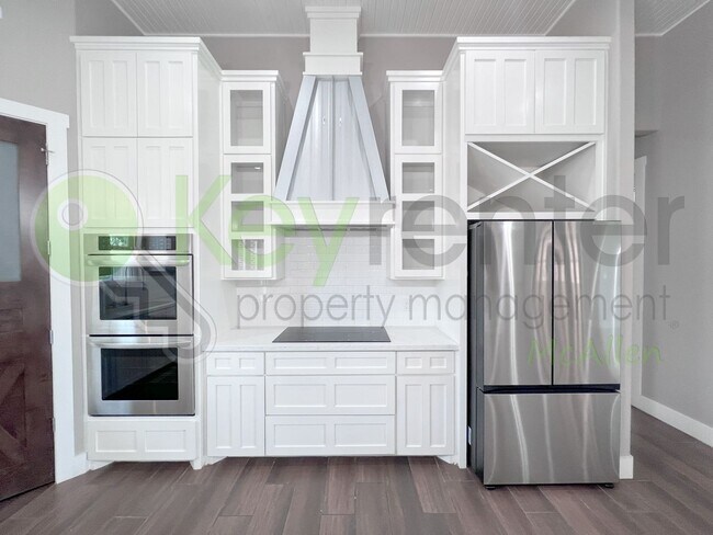 Building Photo - Gorgeous 4 bed/4 bath home, now available ...