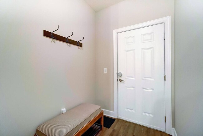 Building Photo - 740 Zumstein Ln