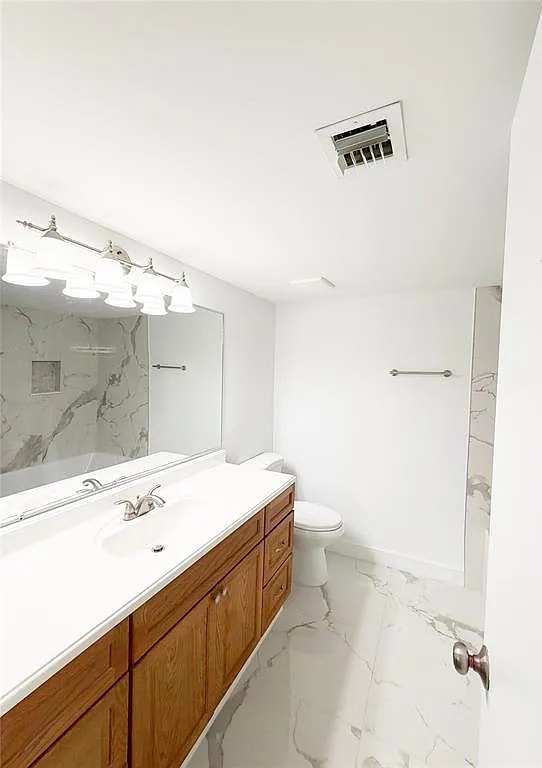 Building Photo - 709 Gardens Dr