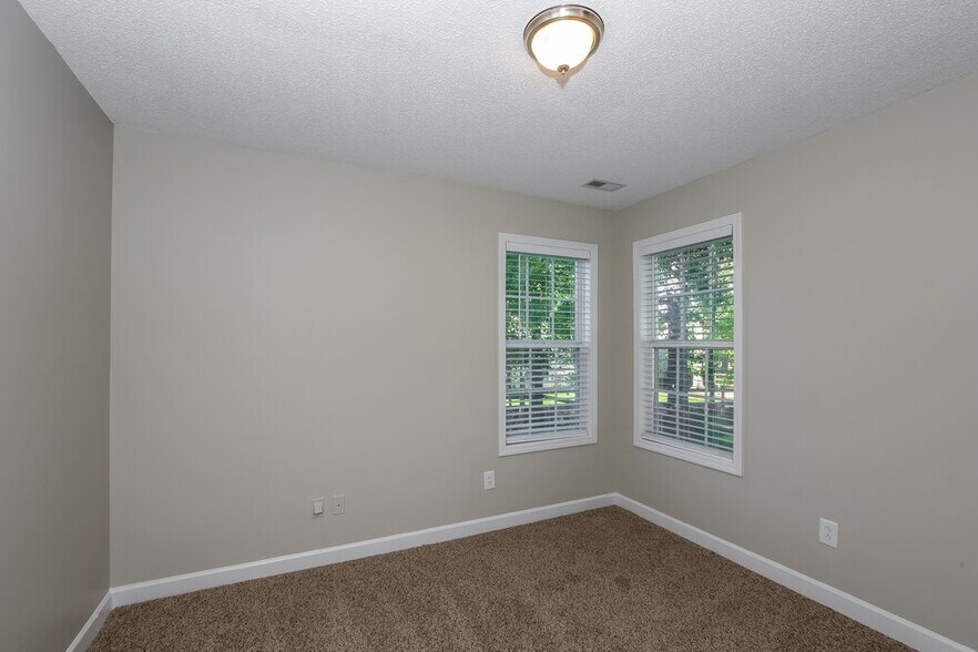 Building Photo - 2233 Tree Ridge Rd