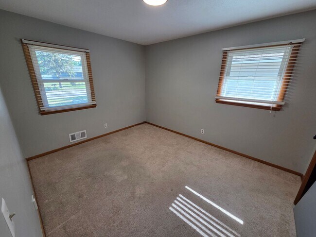 Building Photo - Renovated Beauty in Spring Lake Park
