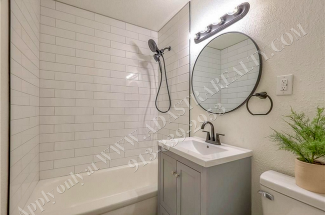 Building Photo - Stunningly Remodeled 3 Bed 1 Bath Home in ...