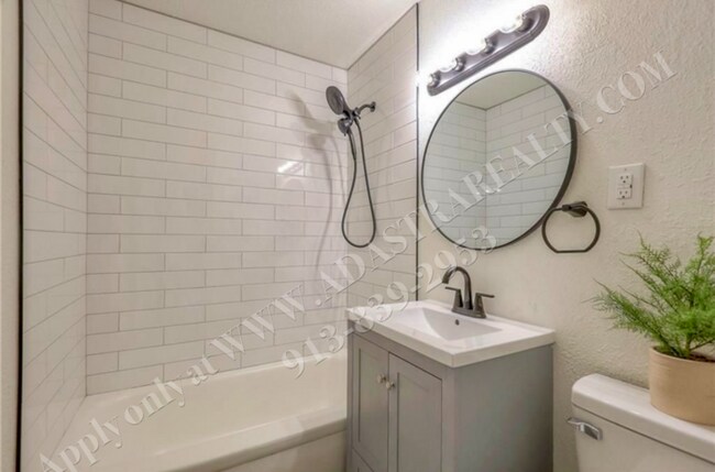 Building Photo - Stunningly Remodeled 3 Bed 1 Bath Home in KCMO-Available NOW!!