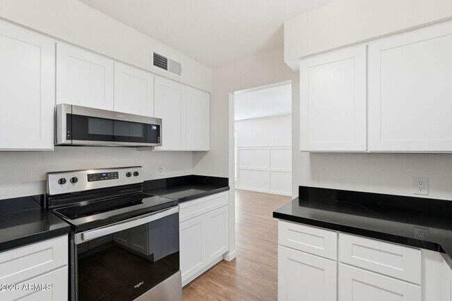 Building Photo - 231 N Robson