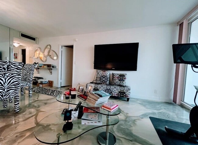 Building Photo - 2030 S Ocean Dr